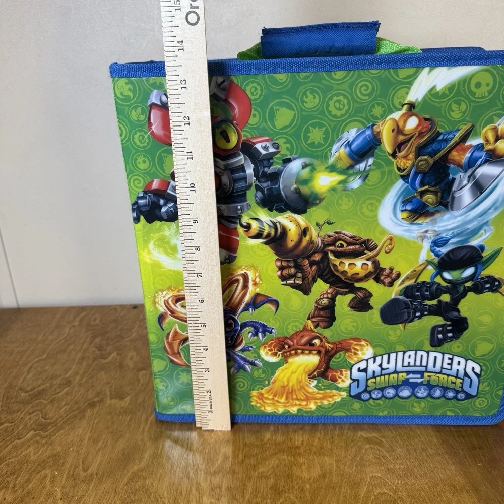 Skylanders Swap Force Carrying Case with Removable Shelves